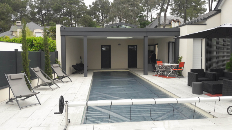 Enrouleur et bache à bulle